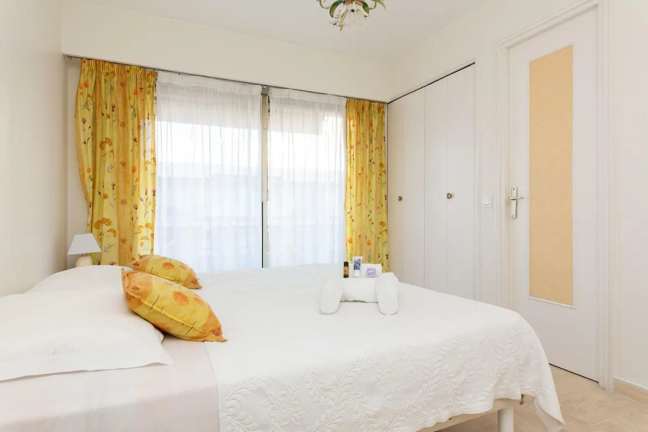 Palais Royal YourHostHelper Cannes