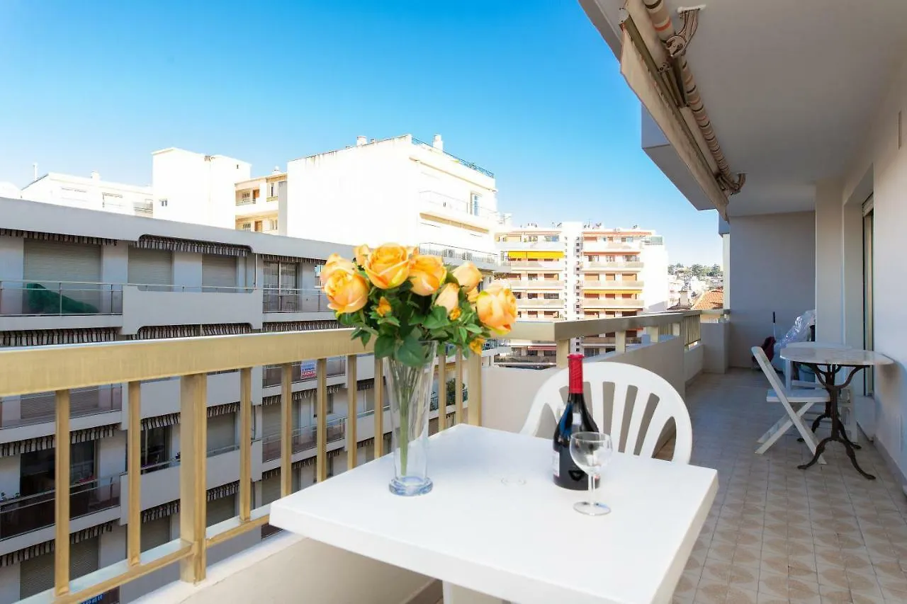 Palais Royal Yourhosthelper Cannes